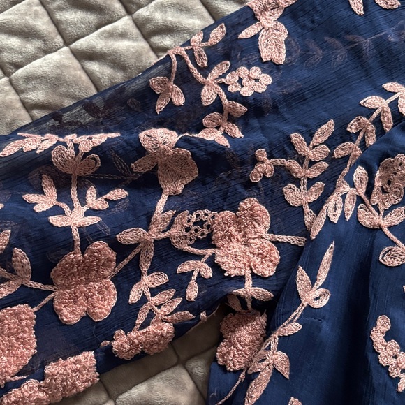 Sundance Boutique Navy and Pink Embroidered Top - Picture 4 of 5